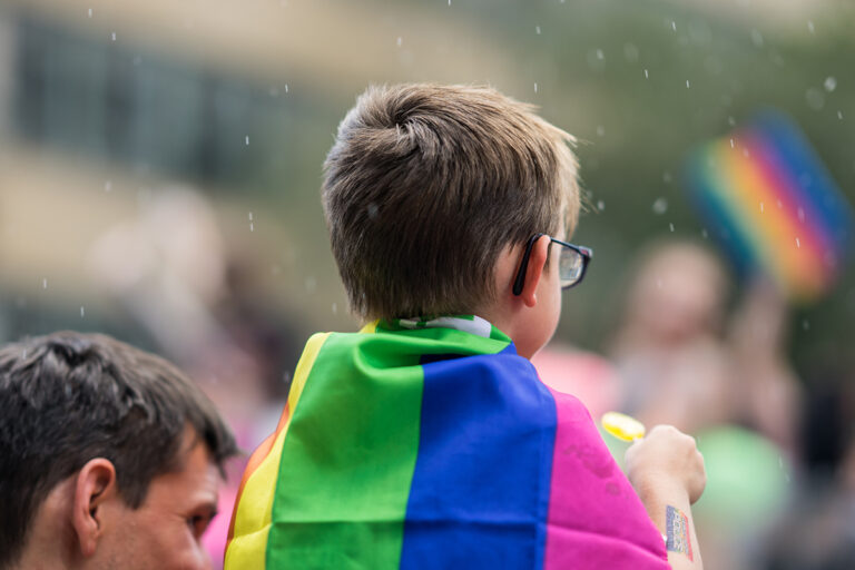 Le gouvernement fournit des poupées avec des pièces interchangeables pour les enfants
