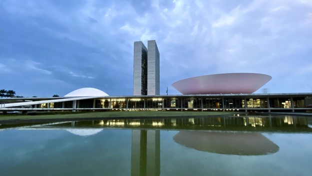 Bolsonaro pede a Moraes autorização para Laurinha ter aulas particulares em casa