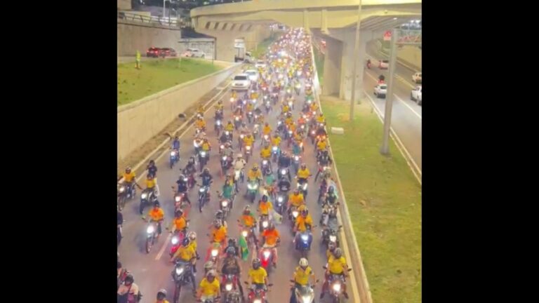 Flávio Bolsonaro participe à une moto à Natal
