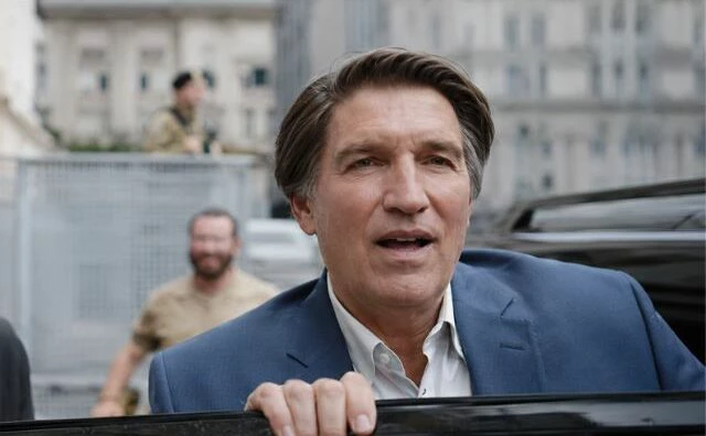 Jim Caviezel cite la Bible lors d'une opération contre Dark Horse
