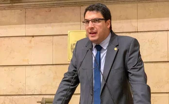 TRE-RJ accorde un droit de réponse à Rogério Amorim
