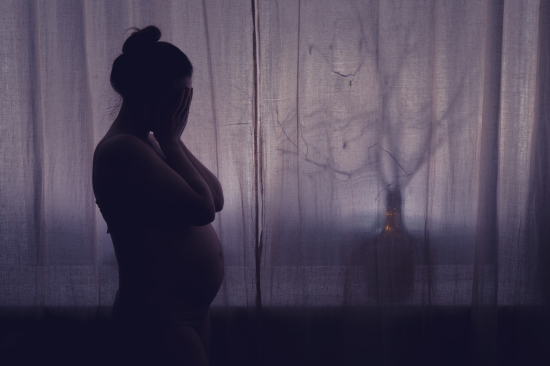 Mulheres questionam perdão divino após aborto, diz artigo