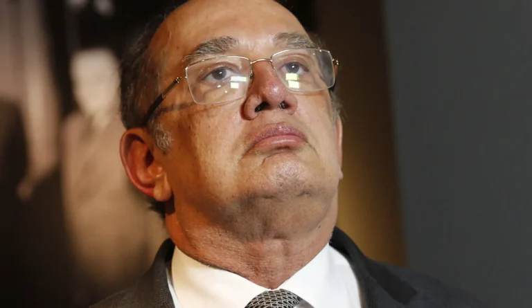 Gilmar Mendes garantit Renan Santos dans le débat Globo
