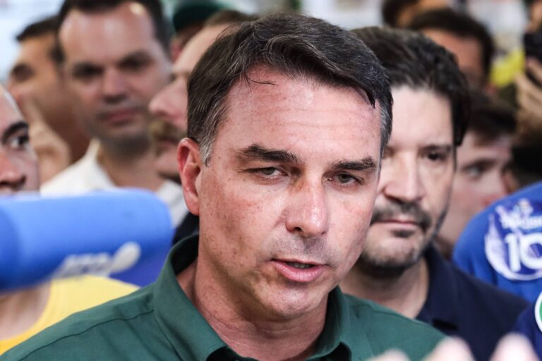 Le Front parlementaire agricole soutient Flávio Bolsonaro
