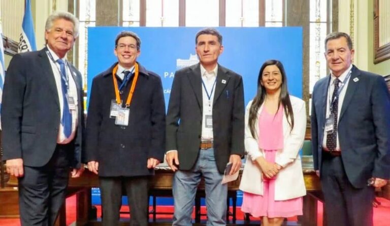 Parlement et Foi promeuvent le dialogue sur la foi et la politique en Uruguay
