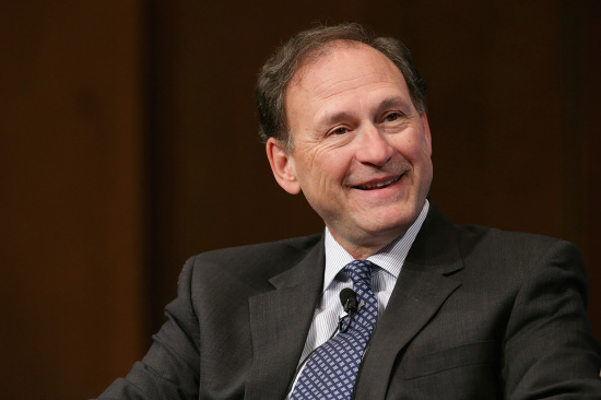 Samuel Alito sugere que união LGBT não será revogada nos EUA