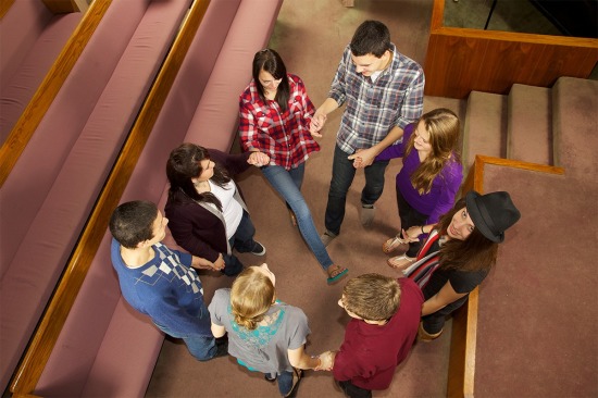 Une étude révèle des stratégies permettant aux églises d'atteindre les jeunes adultes

